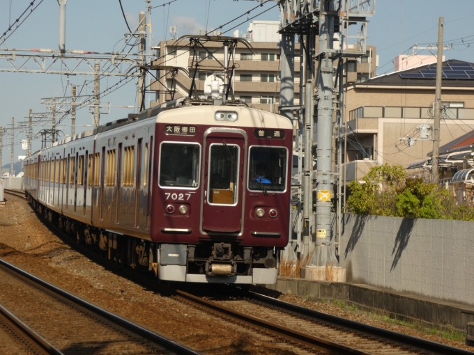 鉄道フォト・写真：阪急電鉄 阪急7000系電車 7027 武庫之荘駅 鉄道フォト・写真 by 関西を拠点に活動する鉄道好きさん - 撮影日 2024/05/02 07:39