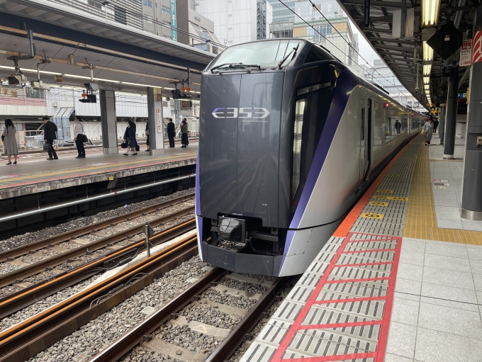 JR東日本 クハE352形 あずさ(特急) クハE352-7 鉄道フォト・写真 by おーつかさん 新宿駅 (JR)：2022年05月12日07時ごろ
