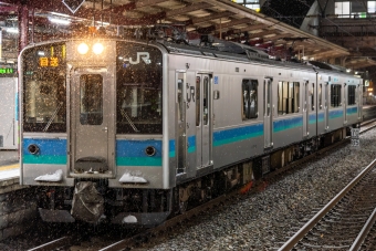 JR東日本E127系電車 鉄道フォト・写真 by よつばさん 塩尻駅：2023年12月22日20時ごろ