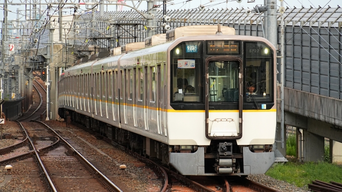 鉄道フォト・写真：近畿日本鉄道 近鉄5820系電車 5722 尼崎駅 (阪神) 鉄道フォト・写真 by あずきさん - 撮影日 2024/04/28 17:18