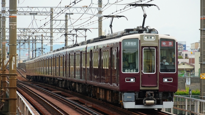 鉄道フォト・写真：阪急電鉄 阪急8000系電車 8042 神崎川駅 鉄道フォト・写真 by あずきさん - 撮影日 2024/06/25 13:45