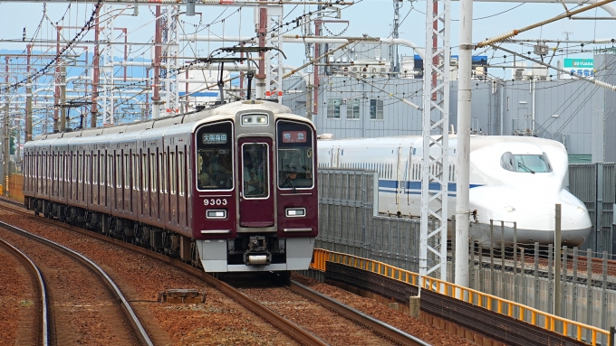 鉄道フォト・写真：阪急電鉄 阪急9300系電車 9303 水無瀬駅 鉄道フォト・写真 by あずきさん - 撮影日 2024/07/13 14:47