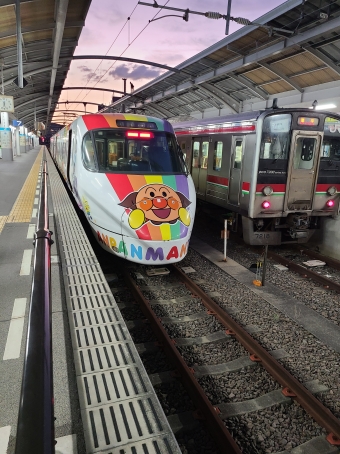 JR四国 鉄道フォト・写真 by あっとさん 坂出駅：2022年10月29日17時ごろ