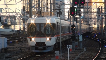 JR東海 しなの(特急) 鉄道フォト・写真 by ryutamaruさん 名古屋駅 (JR)：2023年12月27日17時ごろ