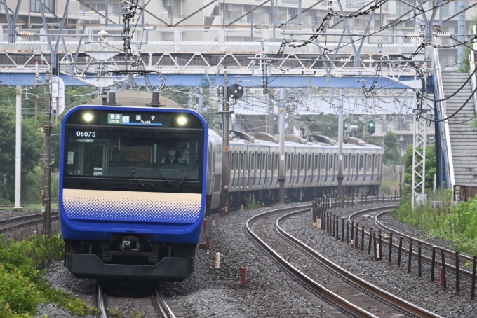 鉄道フォト・写真：JR東日本E235系電車 クハE234-1112 保土ケ谷駅 鉄道フォト・写真 by 無二似さん - 撮影日 2024/06/29 08:34