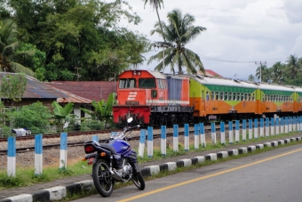 インドネシア国鉄 Lokomotif Diesel Hidraulik BB 306 BB30614 鉄道フォト・写真 by BBsanさん ：2009年10月05日08時ごろ