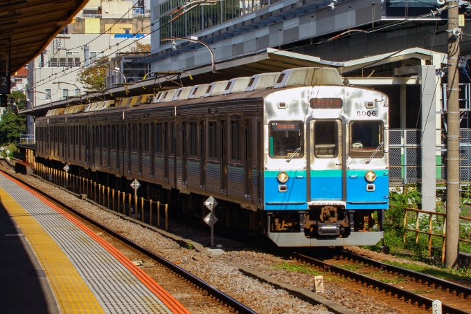 鉄道フォト・写真：伊豆急行8000系電車 8006 熱海駅 鉄道フォト・写真 by BBsanさん - 撮影日 2021/10/23 13:43