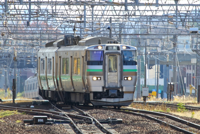 JR北海道 クハ733形 クハ733-218 鉄道フォト・写真 by BBsanさん 白石駅 (北海道|JR)：2021年11月12日09時ごろ