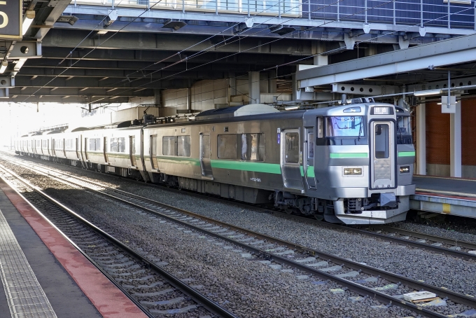JR北海道 クハ733形 クハ733-3211 鉄道フォト・写真 by BBsanさん 白石駅 (北海道|JR)：2021年11月12日08時ごろ
