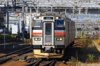 JR北海道 クハ731形(Tc') クハ731-112 鉄道フォト・写真 by BBsanさん 白石駅 (北海道|JR)：2021年11月12日09時ごろ
