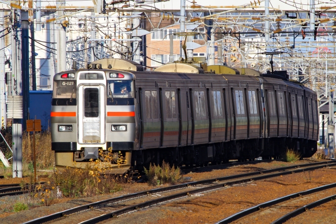 鉄道フォト・写真：JR北海道731系電車  クハ731-121 白石駅 (北海道|JR) 鉄道フォト・写真 by BBsanさん - 撮影日 2021/11/12 08:07