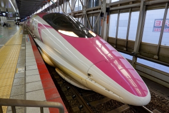JR西日本 521形(Mc) Hello Kitty Shinkansen 521-7002 鉄道フォト・写真 by BBsanさん 博多駅 (JR)：2021年11月29日16時ごろ