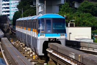 東京モノレール1000形(Mc) 1084 鉄道フォト・写真 by BBsanさん 昭和島駅：2022年10月16日13時ごろ