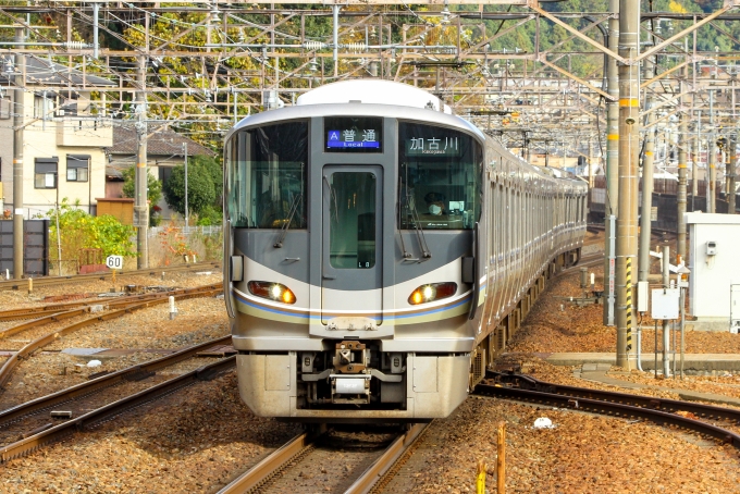 鉄道フォト・写真：JR西日本225系電車 クモハ224-122 山科駅 (JR) 鉄道フォト・写真 by BBsanさん - 撮影日 2022/12/01 13:34