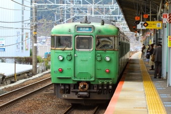 JR西日本 クハ111形 クハ111-5703 鉄道フォト・写真 by BBsanさん 山科駅 (JR)：2022年12月01日13時ごろ