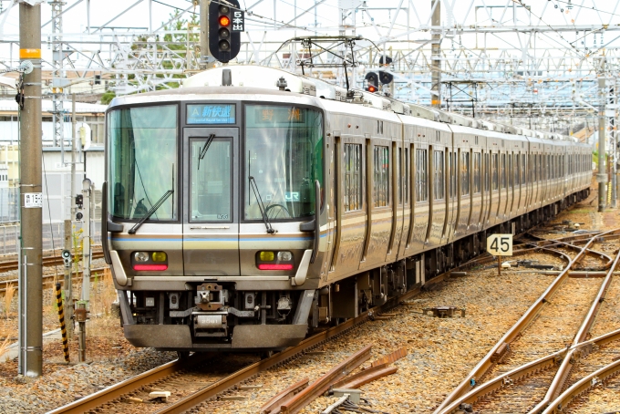 鉄道フォト・写真：JR西日本223系電車 クハ222-2061 草津駅 (滋賀県) 鉄道フォト・写真 by BBsanさん - 撮影日 2022/12/01 12:39