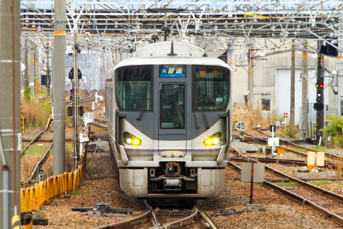 鉄道フォト・写真：JR西日本225系電車 クモハ224-8 草津駅 (滋賀県) 鉄道フォト・写真 by BBsanさん - 撮影日 2022/12/01 12:29