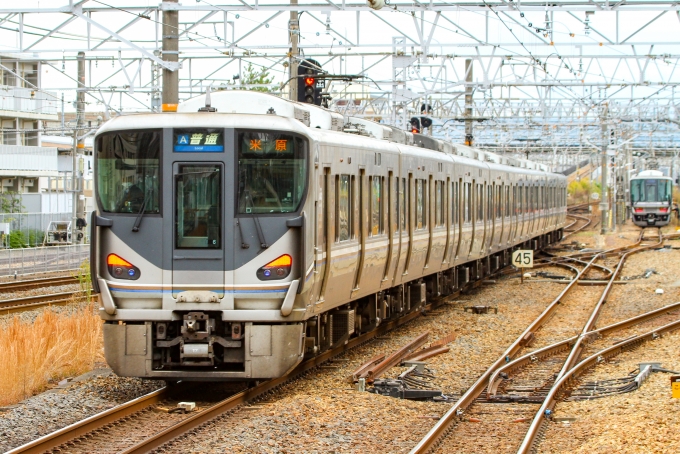 鉄道フォト・写真：JR西日本225系電車 クモハ224-120 草津駅 (滋賀県) 鉄道フォト・写真 by BBsanさん - 撮影日 2022/12/01 12:04