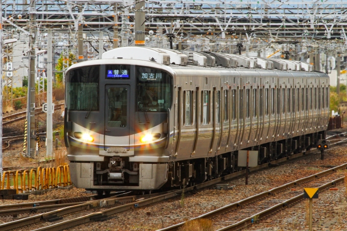 鉄道フォト・写真：JR西日本225系電車 クモハ224-111 草津駅 (滋賀県) 鉄道フォト・写真 by BBsanさん - 撮影日 2022/12/01 12:15