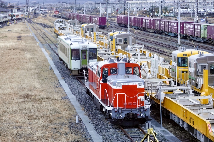 JR貨物 国鉄DE10形ディーゼル機関車 DE10-1651 小牛田駅 鉄道