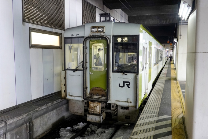 JR東日本 キハ111形 キハ111-117 鉄道フォト・写真 by BBsanさん 盛岡駅 (IGR)：2022年12月22日12時ごろ