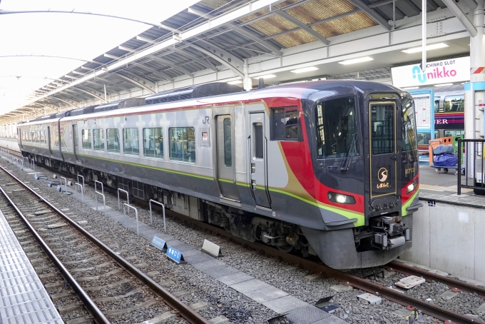 JR四国2700系気動車 しまんと 2713 高松駅 (香川県) 鉄道フォト・写真