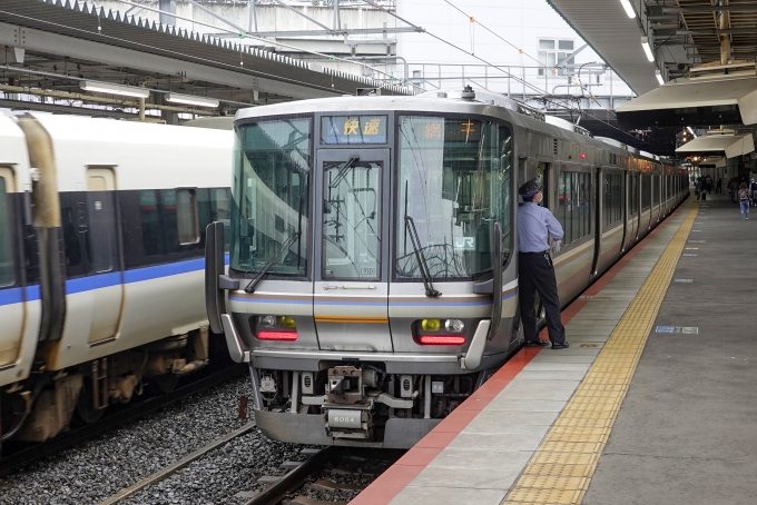 鉄道フォト・写真：JR西日本223系電車 クモハ223-6084 新大阪駅 (JR) 鉄道フォト・写真 by BBsanさん - 撮影日 2023/04/12 11:03