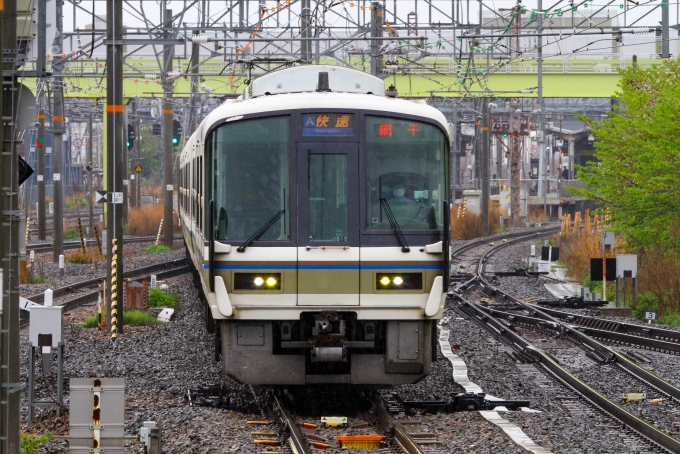 鉄道フォト・写真：JR西日本221系電車 クハ221-61 新大阪駅 (JR) 鉄道フォト・写真 by BBsanさん - 撮影日 2023/04/12 11:01