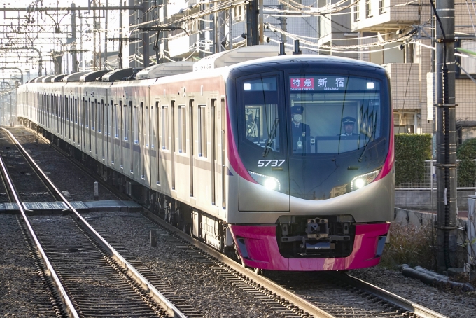 京王電鉄 5737 (京王5000系) 車両ガイド | レイルラボ(RailLab)