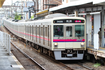 京王電鉄 7425 (京王7000系) 車両ガイド | レイルラボ(RailLab)