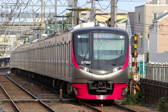 京王電鉄 京王5000系電車(2代) 5790 千歳烏山駅 鉄道フォト・写真 by