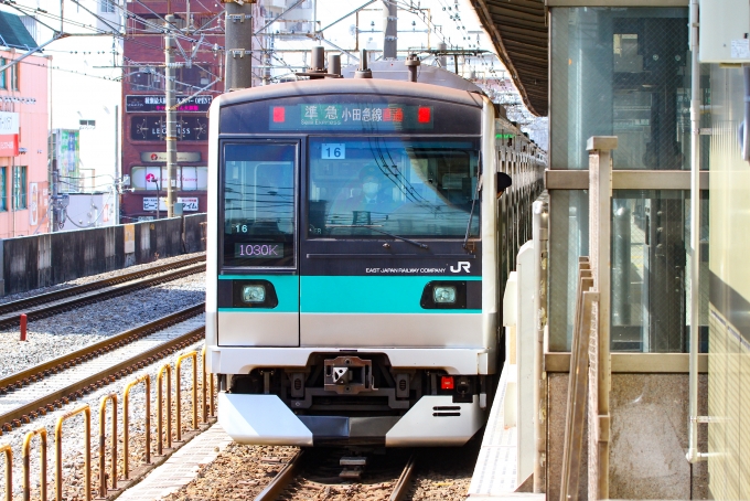 鉄道フォト・写真：JR東日本E233系電車 クハE233-7016 綾瀬駅 (東京メトロ) 鉄道フォト・写真 by BBsanさん - 撮影日 2021/03/11 11:33