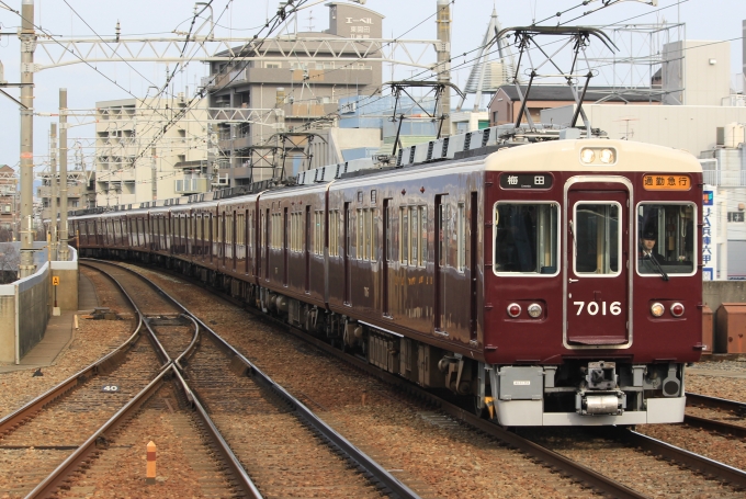 阪急電鉄 阪急7000系電車 7016 園田駅 鉄道フォト 写真 By キイロイトリさん レイルラボ Raillab