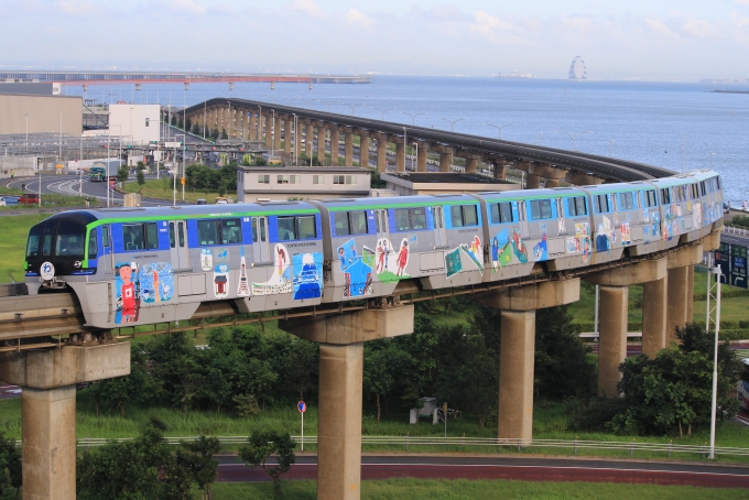 東京モノレール10000形(Tc1) 10061 鉄道フォト・写真 by キイロイトリさん 羽田空港第３ターミナル駅 (東京モノレール)：2020年07月26日17時ごろ