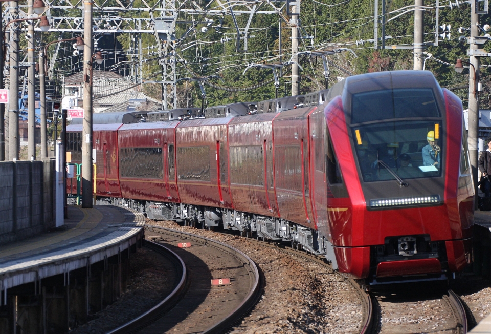 近畿日本鉄道 近鉄80000系電車  ひのとり 80601 伊賀神戸駅 (近鉄) 鉄道フォト・写真(拡大) by wunalaさん | レイルラボ(RailLab)