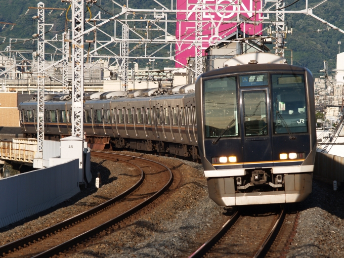 鉄道フォト・写真：JR西日本321系電車 クモハ321-7 鴻池新田駅 鉄道フォト・写真 by エーデル鳥取さん - 撮影日 2024/07/07 17:36