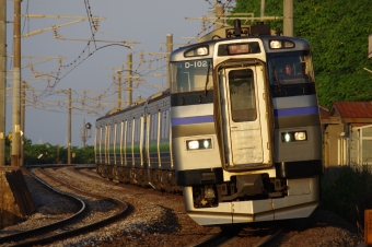 JR北海道 キハ201形(Mc) ニセコライナー(快速) キハ201-302 鉄道フォト・写真 by あおいもりさん 朝里駅：2024年06月29日18時ごろ