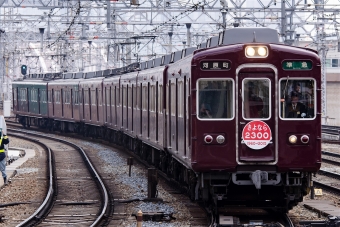 阪急電鉄 阪急2300系電車 (初代) 2372 鉄道フォト・写真 by えこださん 十三駅：2015年03月12日13時ごろ