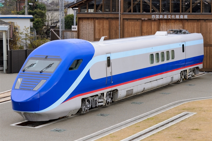 鉄道フォト・写真：鉄道総研GCT01形電車  GCT01-201 伊予西条駅 鉄道フォト・写真 by えこださん - 撮影日 2015/12/13 11:49