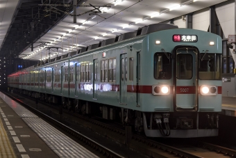 西日本鉄道 西鉄5000形電車 5007 鉄道フォト・写真 by えこださん 薬院駅 (西鉄)：2016年01月04日18時ごろ