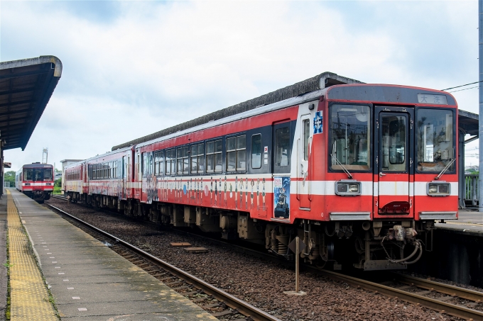 鉄道フォト・写真：鹿島臨海鉄道6000形気動車 6006 大洗駅 鉄道フォト・写真 by えこださん - 撮影日 2016/07/20 09:10