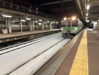 JR北海道 721系 普通列車 鉄道フォト・写真 by Aki鉄さん 新琴似駅：2024年02月29日18時ごろ