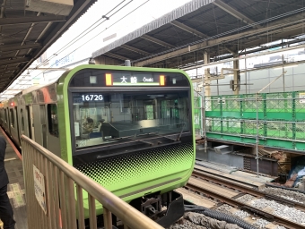 JR東日本 E235系 鉄道フォト・写真 by Aki鉄さん 新宿駅 (JR)：2024年03月23日17時ごろ