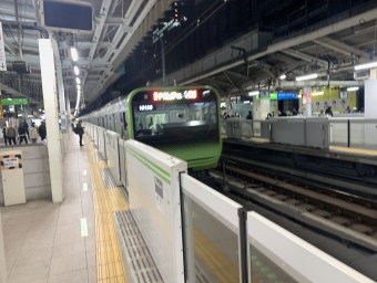 JR東日本 E235系 鉄道フォト・写真 by Aki鉄さん 新宿駅 (JR)：2024年03月23日19時ごろ