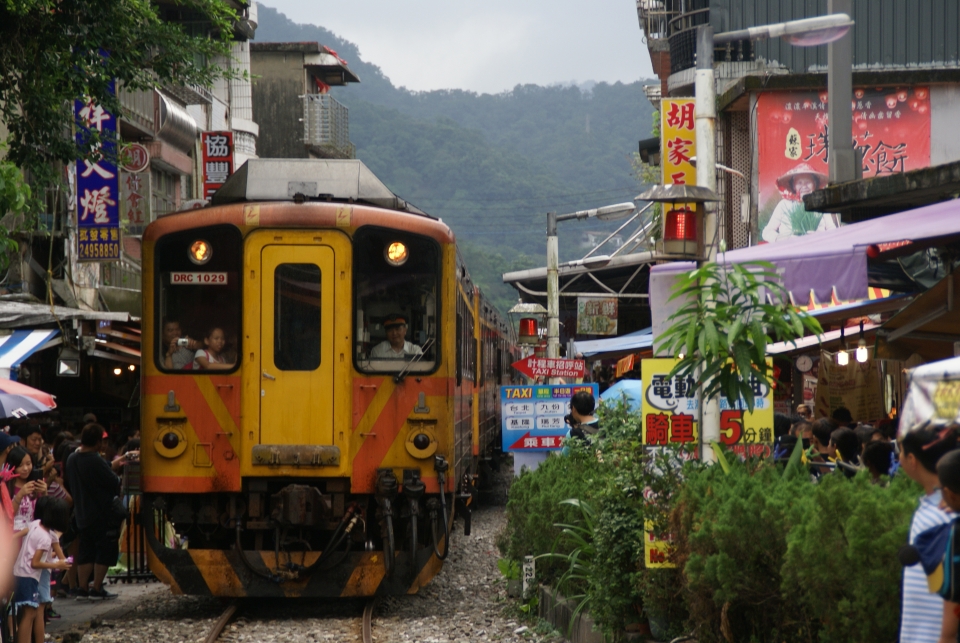 台湾鉄路管理局 DR1000型気動車 十分駅 鉄道フォト・写真(拡大) by Speed_Birdさん レイルラボ(RailLab)