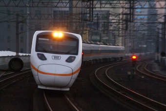台湾鉄路管理局 TEMU1000型電車 自強（太魯閣）号 鉄道フォト・写真 by Speed_Birdさん ：2017年04月02日19時ごろ