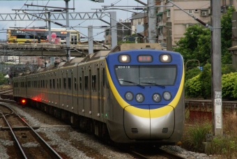 台湾鉄路管理局 EUM800型電車 鉄道フォト・写真 by Speed_Birdさん ：2016年08月12日17時ごろ