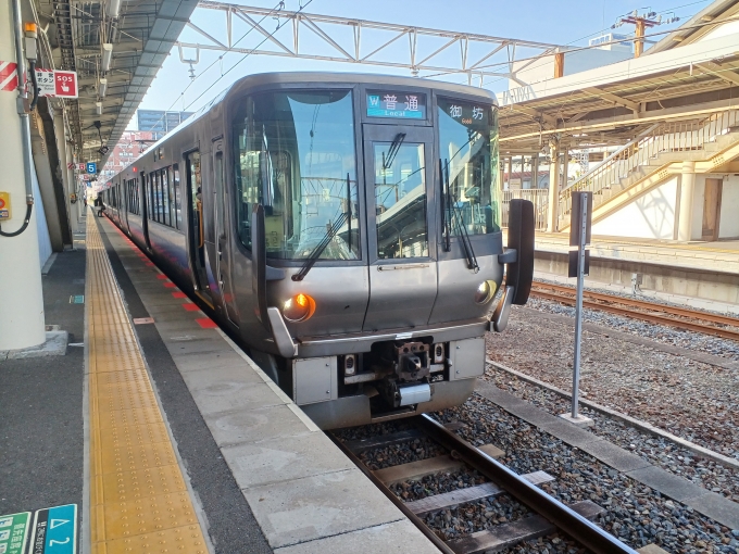 JR西日本 クハ222形 クハ222-104 鉄道フォト・写真 by shingouki0000さん 和歌山駅 (JR)：2024年05月26日17時ごろ