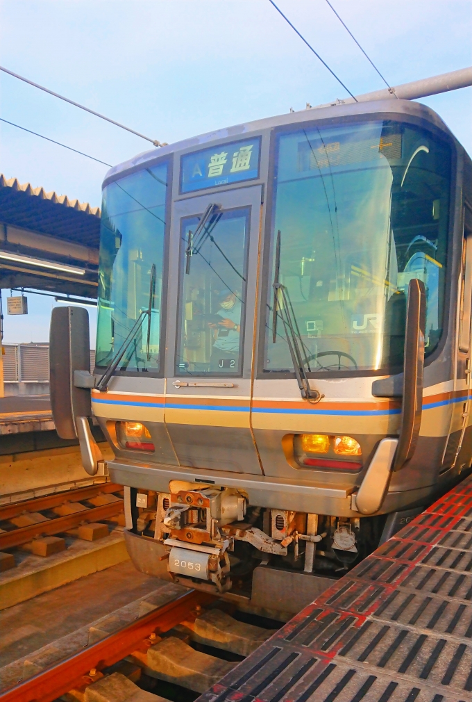 鉄道フォト・写真：JR西日本223系電車 クハ222-2053 加古川駅 鉄道フォト・写真 by Mesoさん - 撮影日 2023/07/02 18:13