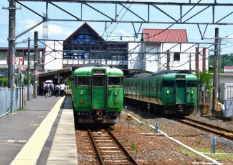 JR西日本 クハ111 鉄道フォト・写真 by m433さん 貴生川駅 (JR)：2022年07月20日13時ごろ